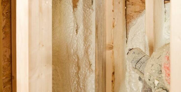 Izolacja natryskowa z pianą PUR – jakie korzyści przynosi dla właścicieli domów jednorodzinnych?