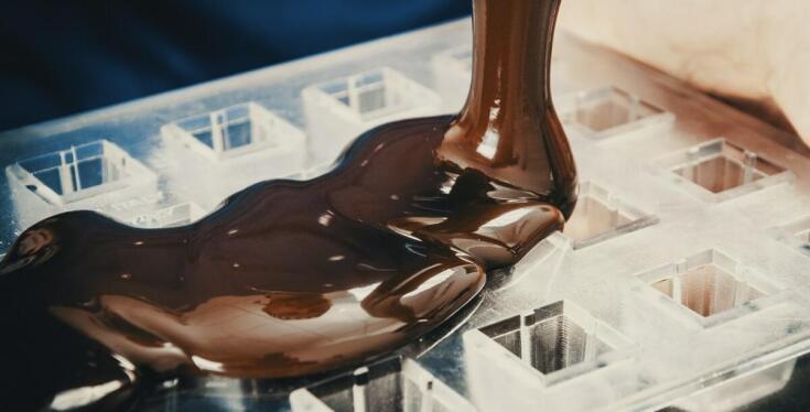 Nowoczesne technologie w temperowaniu czekolady a tradycyjne metody – co wybrać?