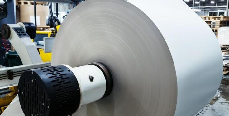 Papier lakierniczy – dlaczego jest nieodzowny w procesach powlekania?