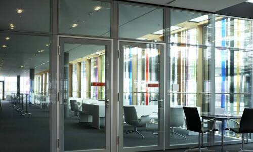 Ściany z aluminium i szkła – elegancja i funkcjonalność