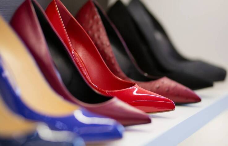 Jakie buty damskie wybrać na letnie wędrówki górskie?