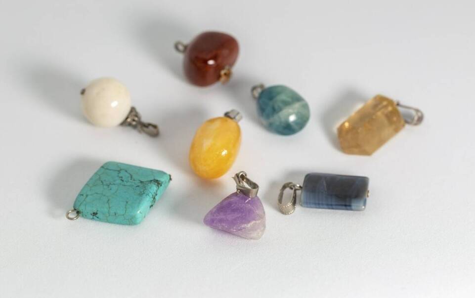 Jakie kamienie warto mieć w swojej kolekcji amuletów?