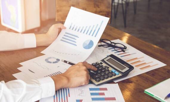 Jakie są kluczowe aspekty obsługi ZUS oferowane przez biuro rachunkowe?