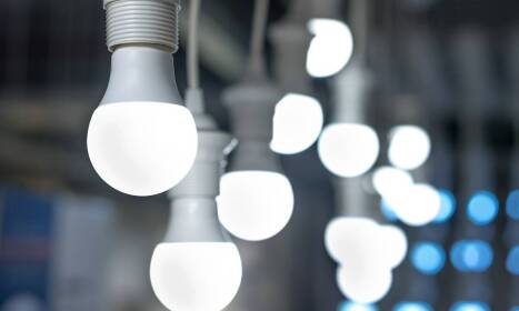 Jak technologia LED przyczynia się do oszczędności energii w naczepach?