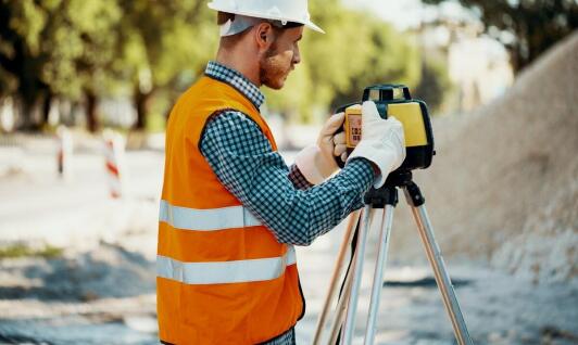 Znaczenie nowoczesnego sprzętu pomiarowego w geodezyjnej obsłudze budowy