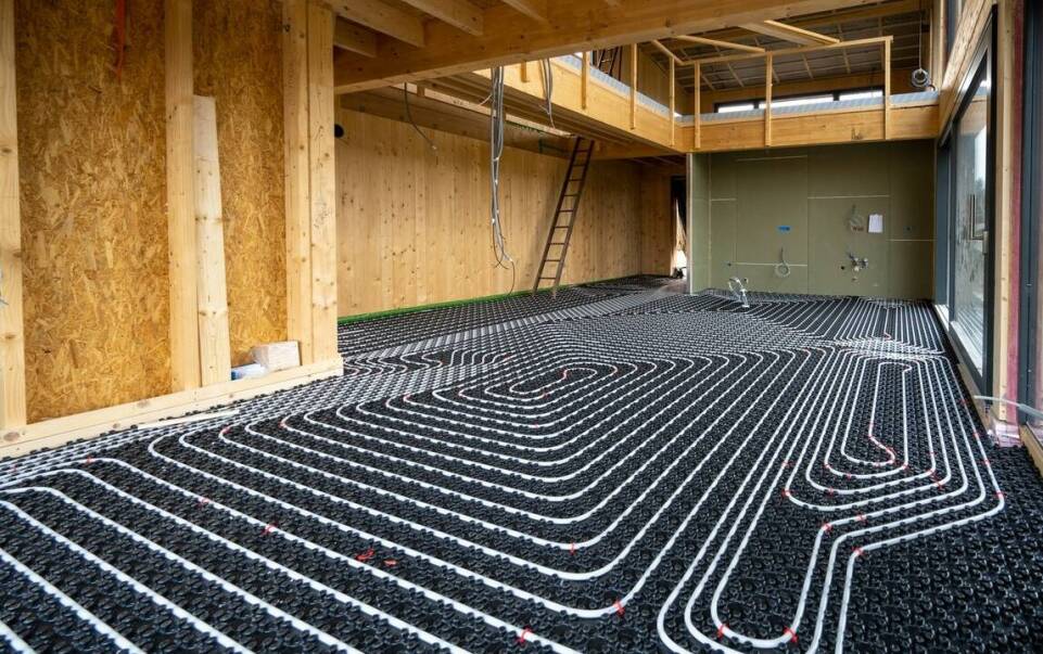 Ogrzewanie podłogowe zasilane energią odnawialną – nowoczesne rozwiązanie dla Twojego domu