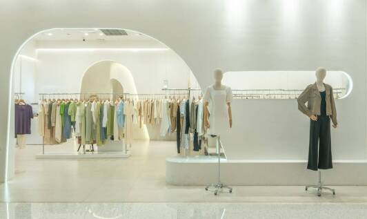 Przewodnik po kurtkach przejściowych damskich – jak wybrać model na każdą porę roku?