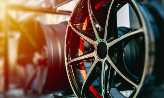 Jakie są najnowsze trendy w produkcji i zastosowaniu odważników do kół?