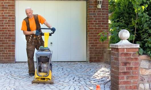 Kosztorys usług brukarskich - co warto uwzględnić?