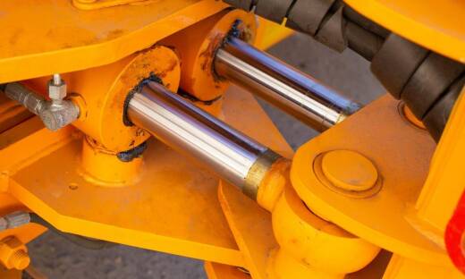 Zastosowanie siłowników dwustronnego działania w przemyśle ciężkim