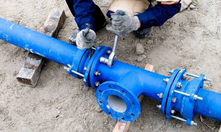 Specjalistyczne usługi dla firm - jak hydraulik Legionowo może pomóc w przedsiębiorstwie?