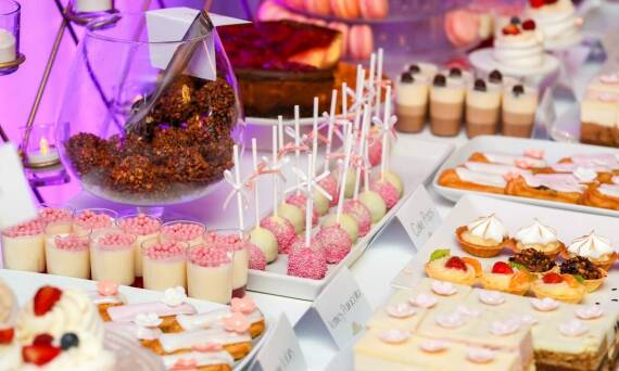 Słodkie trendy na nadchodzący sezon w ofercie hurtowni cukierniczej