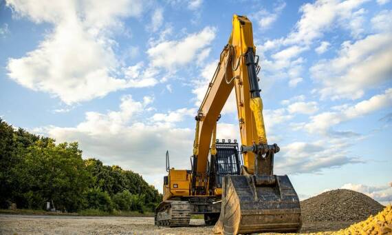 Prace koparką – jakie są najważniejsze korzyści dla inwestorów?