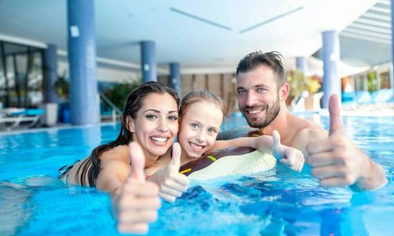 Nauka pływania dla dorosłych we Wrocławiu – jakie są dostępne poziomy zaawansowania?