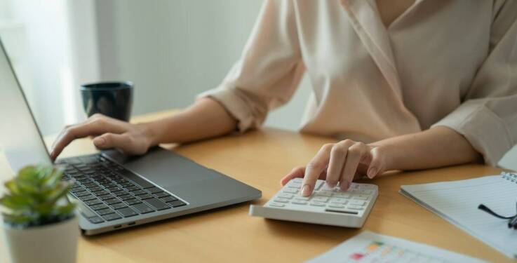 W jaki sposób księgowość Ujazd ułatwia sporządzanie umów o pracę?