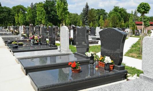 Rola detali w projektowaniu eleganckich nagrobków z granitu