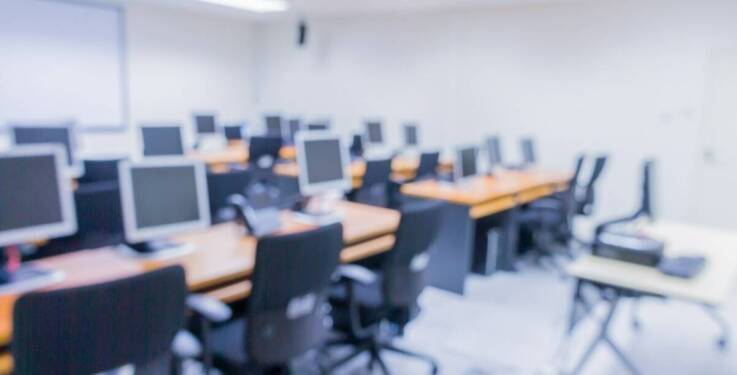 Jakie są zalety korzystania z nowoczesnej sali wykładowej podczas kursu w Gdańsku?