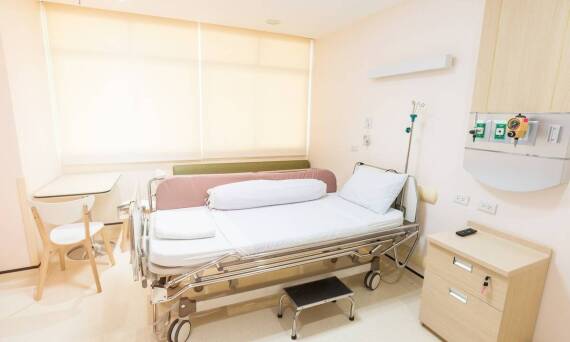 Łóżko elektryczne z pilotem: wygoda i bezpieczeństwo dla pacjenta