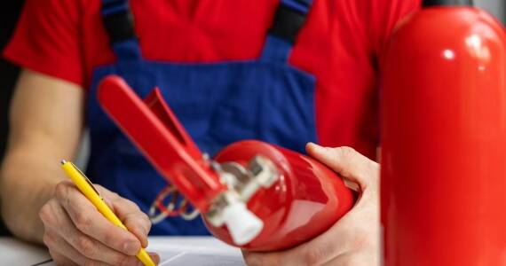 Znaczenie regularnych przeglądów bram przeciwpożarowych dla bezpieczeństwa obiektu