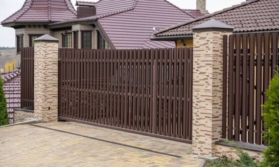 Czy bramy garażowe mogą być ekologiczne? Przykłady rozwiązań