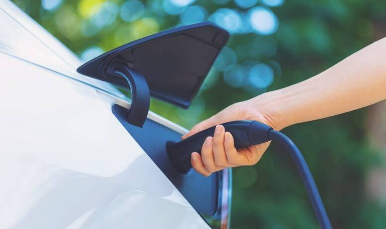 Czym różnią się akcesoria do aut elektrycznych od spalinowych?