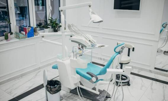Chirurgia stomatologiczna – jakie zabiegi oferuje nowoczesny gabinet?