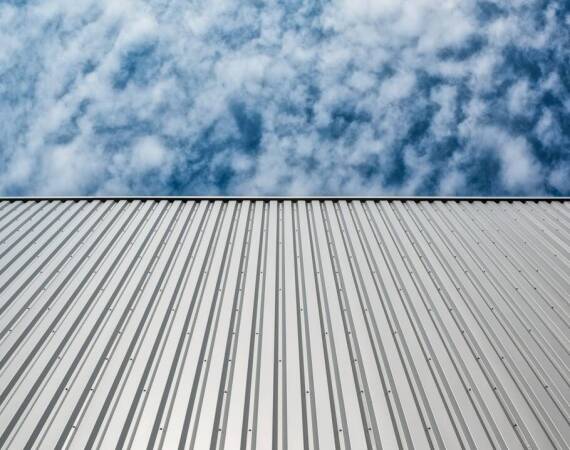 Optymalizacja kosztów budowy dzięki zastosowaniu płyt warstwowych