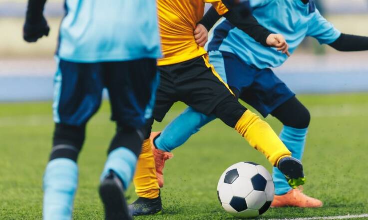 Pierwsze kroki w piłce nożnej: darmowe treningi w szkółce piłkarskiej Sulechów