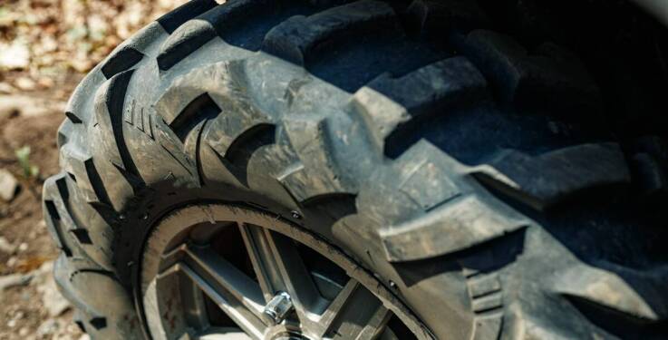 Zorganizowane grupy na torze quadowym - jakie korzyści oferuje wypożyczalnia?