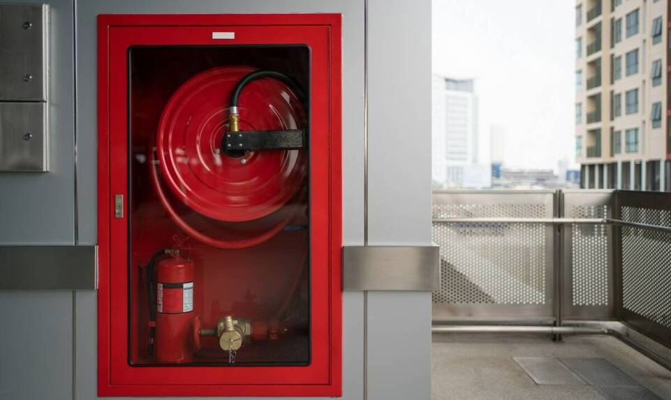 Sejf gabinetowy a ochrona przed ogniem – jakie możliwości oferują?