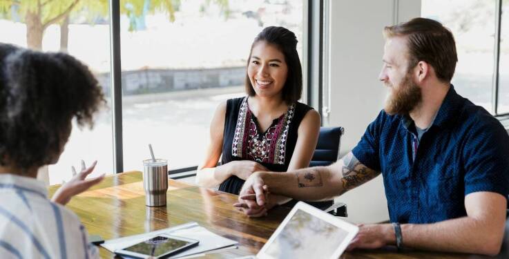 Jakie promocje i rabaty oferuje "hurtownia b ware" dla stałych klientów?