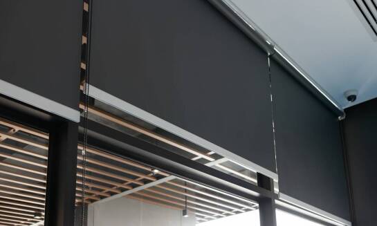 Jak rolety mogą wpływać na izolację termiczną budynku?