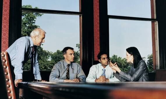 Jakie są kluczowe etapy postępowania karnego i rola adwokata na każdym z nich?