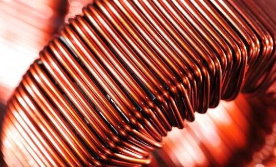 Na jakiej zasadzie działają transformatory? 