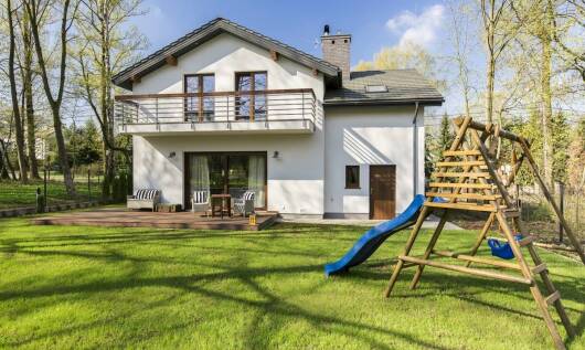 Zakładanie trawników we Wrocławiu: dlaczego warto skorzystać z usług specjalistów?