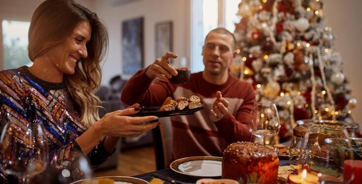 Świąteczne inspiracje kulinarne w ofercie cateringu bożonarodzeniowego