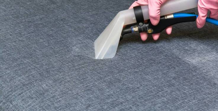 Jakie są najczęstsze błędy przy wyborze firmy do prania tapicerki meblowej?