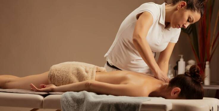 Porównanie różnych modeli stołów do masażu – co oferuje rynek?