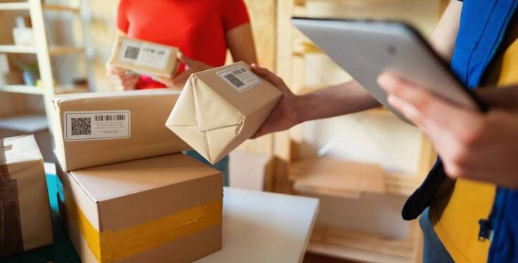 Jakie są najważniejsze elementy zarządzania procesem logistycznym w transporcie międzynarodowym?