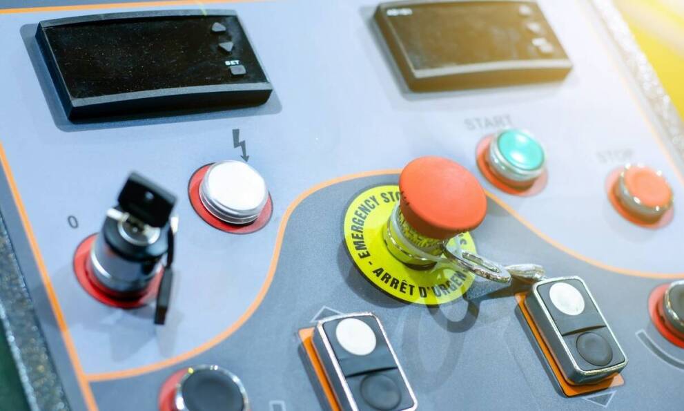 Jak zaprojektować efektywne systemy sterowania dla maszyn przemysłowych?