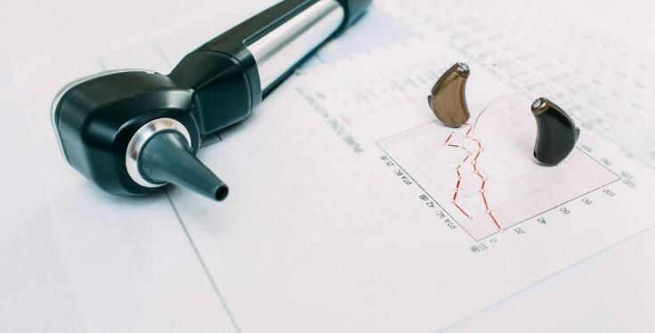 Akcesoria wspomagające słyszenie - co warto mieć?