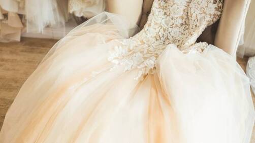 Suknie ślubne na specjalne okazje – co oferuje salon ślubny?