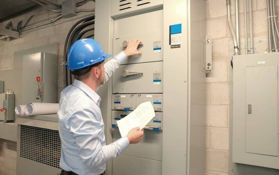 Wpływ profesjonalnego wsparcia technicznego na sukces realizacji projektu instalacji elektrycznej