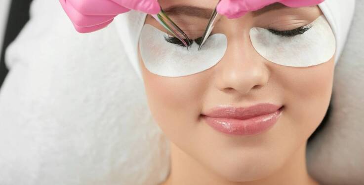 Przedłużanie rzęs – jak wybrać odpowiedniego specjalistę?