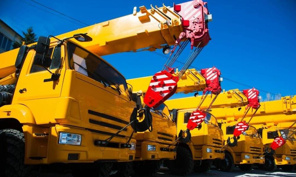 Zastosowanie dźwigów samochodowych w branży budowlanej