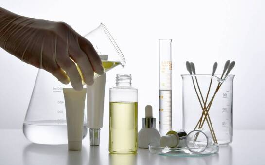 Proces pozyskiwania absolutów metodą ekstrakcji nadkrytycznej CO