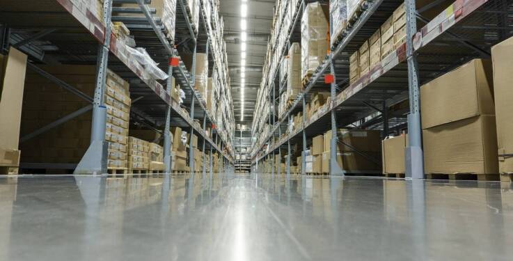 Zastosowanie hal magazynowych w branży e-commerce: efektywność i korzyści