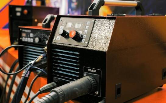 Jak działają zgrzewarki kondensatorowe? 