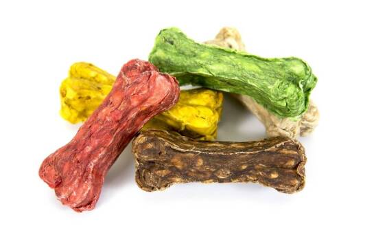 Wpływ naturalnych gryzaków na zdrowie skóry i sierści psa