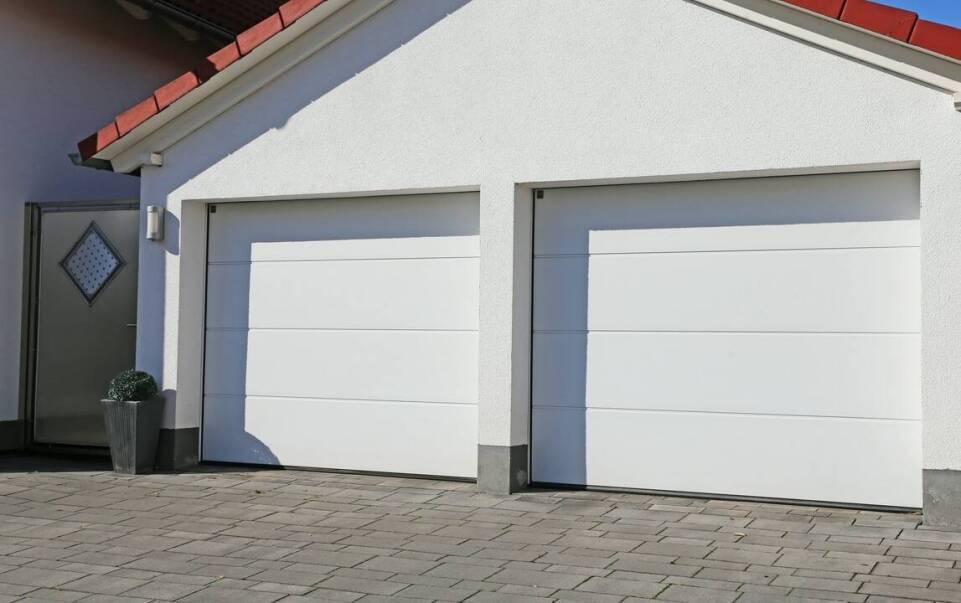 Jakie bramy garażowe zapewniają największą izolację termiczną?